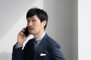 人物　スーツ　日本人　suit telephone