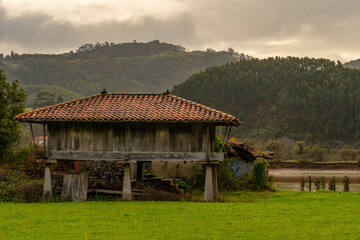 Horreo in the Ria de Villaviciosa - Asturia. - obrazy, fototapety, plakaty