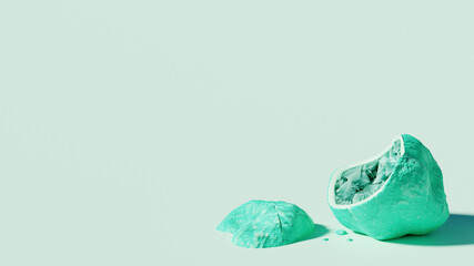 Géode verdâtre ouverte.