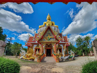Naklejka premium Wat Thawon Chai Siri (Wat Don Dae), has a large Buddha image on the roof of the temple and surrounded by serpent statues. Located at Chaiyaphum in Thailand.