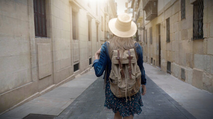 Fototapeta na wymiar young woman on vacation discovering the city of San Sebastian in Spain