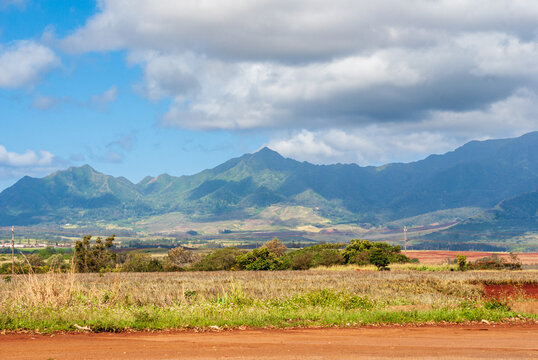 Distant view of mountain range on Oahu on a cloudy day