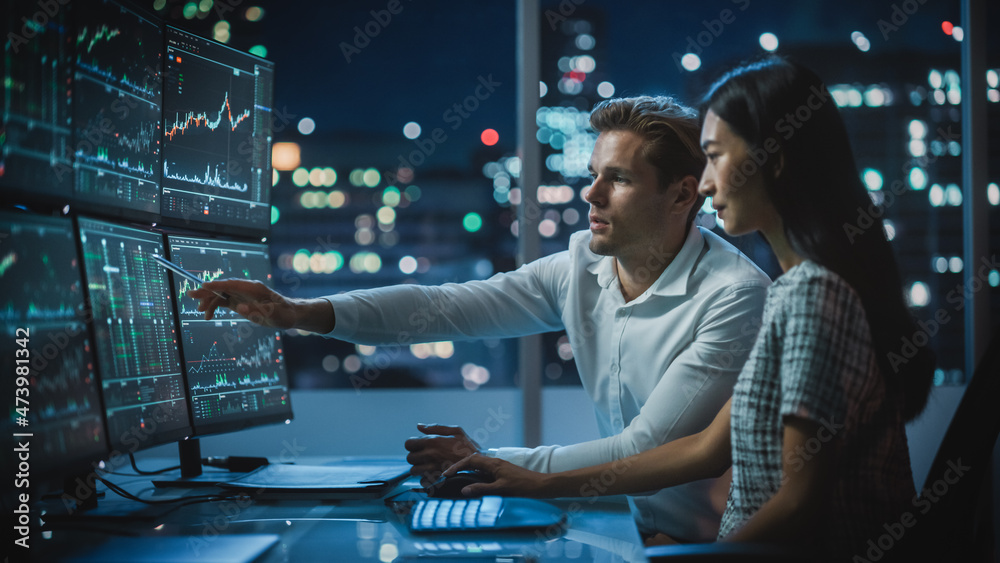 Poster financial analyst talking to investment banker in late evening at work. chatting about real-time sto