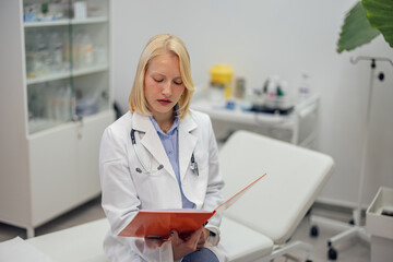 Confident caucasian therapist, trying to come up with a correct diagnosis.