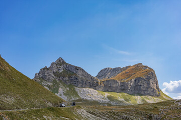 Obraz premium Beautiful view of the surroundings of Mount Saddle in the Durmitor National Park in Montenegro in autumn.