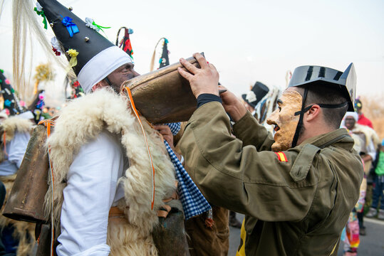 La Vijanera es una mascarada de invierno con multitud de personajes. Este carnaval se celebra cada primer domingo del año en Silió (Cantabria). 