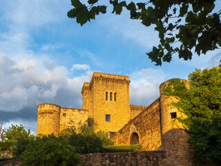 Vista exterior del castillo de Jarandilla de la Vera en C&aacute;ceres
