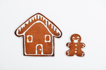 The hand-made eatable gingerbread house, little men with face masks on white background - 474070351