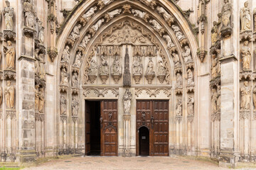 Fototapeta na wymiar Entrance St. John's Cathedral in the Dutch city of Den Bosch.