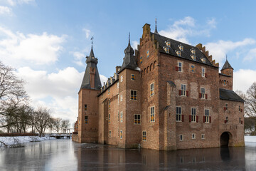 Obraz premium Castle Doorwerth build in the 13th century in the Netherlands