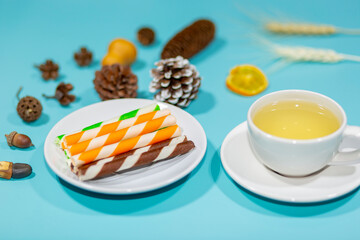 This morning, drinking lemon tea and white cup dessert on the company's green table.