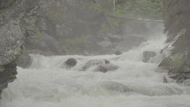 Cascades in slow motion 