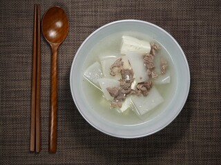 한국전통음식 소고기 무 국