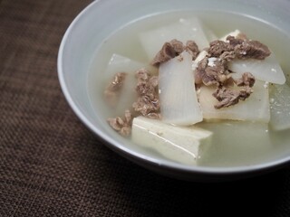 한국전통음식 소고기 무 국