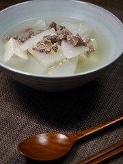 한국전통음식 소고기 무 국