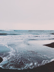 Naklejka premium sea foam surface on the beach, natural background