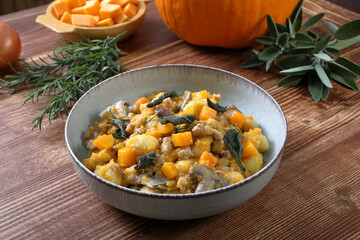gnocchi di zucca con salsiccia