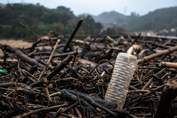 basura en la playa tras un temporal