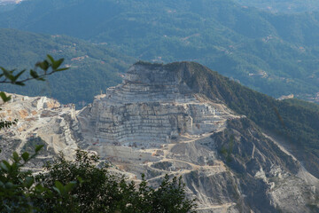 Cava di marmo delle Alpi Apuane, sopra Carrara.	
