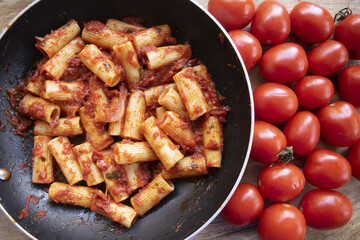 pasta with fresh tomato sauce