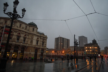 Fototapeta premium Arriaga Theater in Bilbao on a rainy evening next to the tram