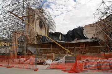 norcia distruzione della basilica di san benedetto in occasione del terremoto