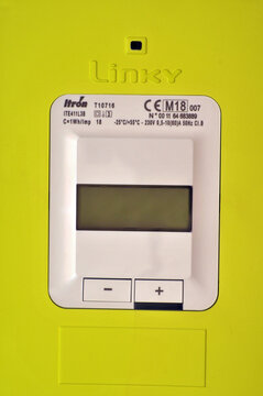 Compteur &eacute;lectrique Linky en gros plan