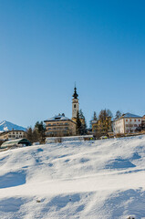 Ftan, Dorf, Kirche, Dorfkirche, Engadiner Dorf, Unterengadin, Alpen, Graub&uuml;nden, Winter, Wintersport, Winterwanderung, Schweiz