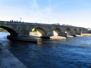 Fototapeta premium Steinerne Brücke, Brücke, Regensburg, Bayern, Deutschland, Europa -- Stone Bridge, Bridge, Regensburg, Bavaria, Germany, Europe