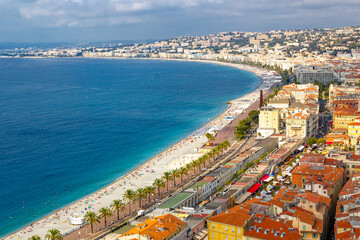 Blick auf die Promenade des Anglais in Nizza, Südfrankreich.