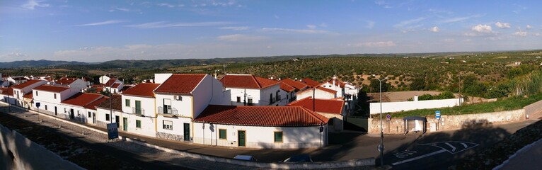 Fototapeta na wymiar Vue panoramique du village de Moura dans l'Alentejo au Portugal