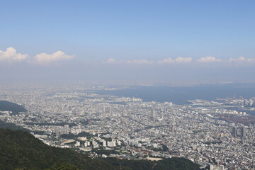 高台からの都市風景