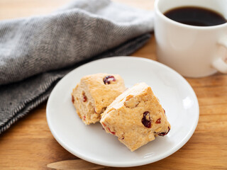 ホットコーヒーと手作りスコーン