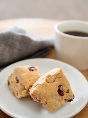 ホットコーヒーと手作りスコーン