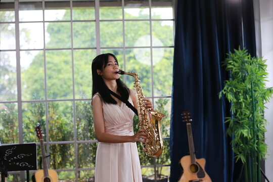student person learning classical music with online class live streaming media video, musical class