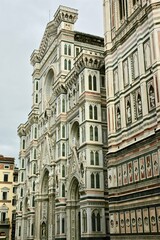 Visione laterale della Cattedrale di Santa Maria Del Fiore o Duomo di Firenze. Costruita nel fine 1200 in sostituzione della antica chiesa di Santa Reparata. 