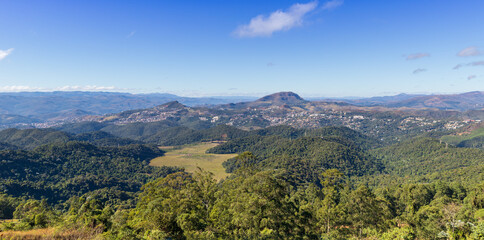Fototapeta na wymiar Partial view of the ascent of the Serra do Curral park