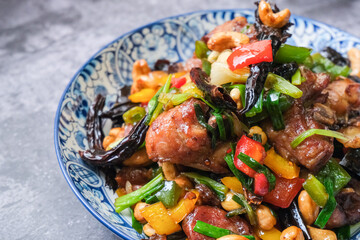 Stir fried chicken with bell pepper and cashew nuts