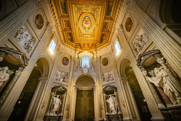 La Catedral Archibasílica Papal del Santísimo Salvador del Mundo, y de los Santos Juan Bautista y Juan Evangelista en Letrán en Roma