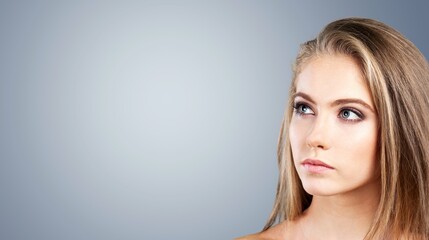 Naklejka premium Happy beauty woman looking at camera posing