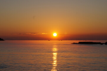 Fototapeta premium 海から見た初日の出