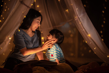 Obraz na płótnie Canvas young Asian mother with little child daughter family happy in cozy night light at childhood home