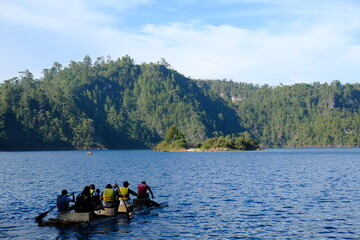Fototapeta na wymiar Mexico Parque Nacional Lagunas de Montebello - Lago Pojoj raft trip