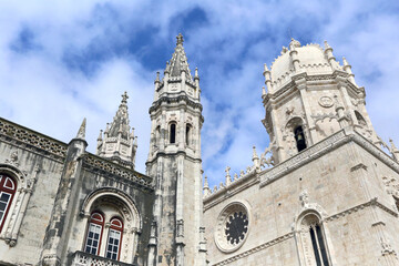 Fototapeta na wymiar Beautiful facade of Jerónimos Monastery, a unesco world heritage of Lisbon, Portugal 