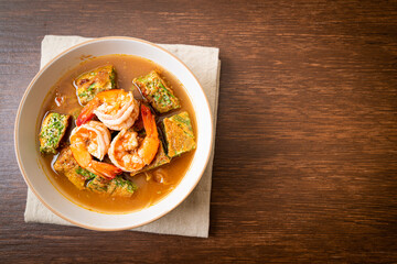 Sour soup made of Tamarind Paste with Shrimps and Vegetable Omelet