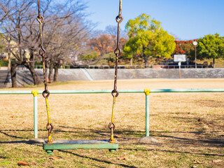 公園・ブランコ・郊外の住宅地　イメージ