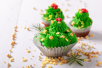 Obraz na płótnie Canvas Sweet green cupcakes in the shape of Christmas tree.