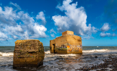 Bunkerteile in der Ostsee bei Wustrow.