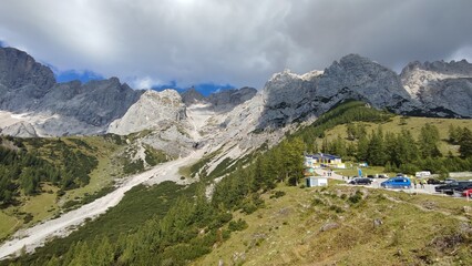 Fototapeta na wymiar Dachstein mountain suroundinds in Austrian apls