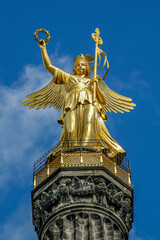 Fototapeta premium Die Siegesäule am Großen Stern in Berlin, der Hauptstadt Deutschlands